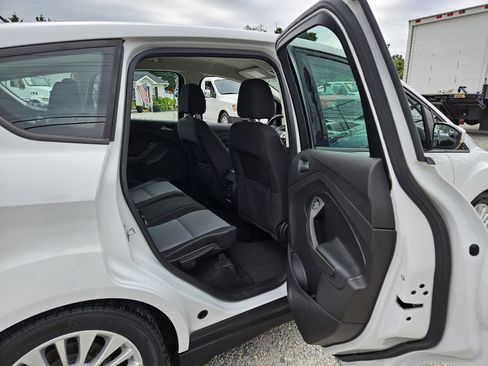 Used 2017 Ford C-MAX SE image 24