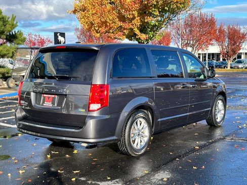 Used 2016 Dodge Grand Caravan SE image 6