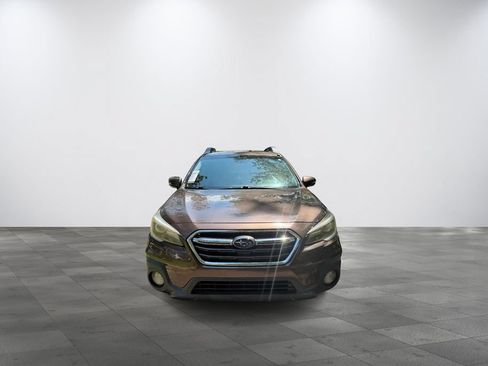 Used 2019 Subaru Outback 3.6R Limited AWD/4WD image 2