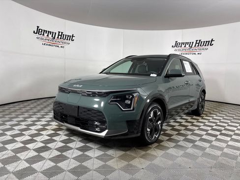 Used 2024 Kia Niro Wave w/ Wave Preserve Package FWD image 1