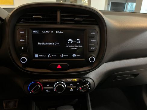 Used 2025 Kia Soul LX w/ LX Technology Package image 17