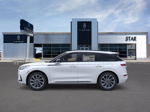 New 2026 Lincoln Corsair Grand Touring AWD/4WD image 3