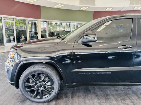 Used 2021 Jeep Grand Cherokee Laredo X AWD/4WD image 17