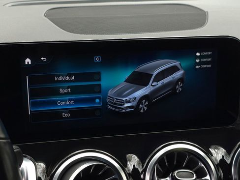 Used 2023 Mercedes-Benz GLB 250 4MATIC w/ Premium Package image 57