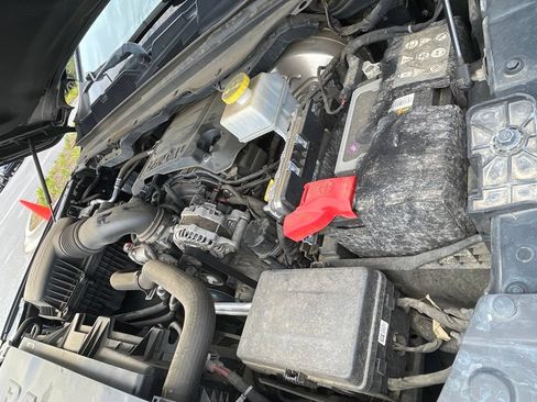 Used 2020 RAM 1500 Laramie AWD/4WD image 3