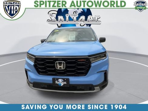 Used 2025 Honda Pilot TrailSport image 3