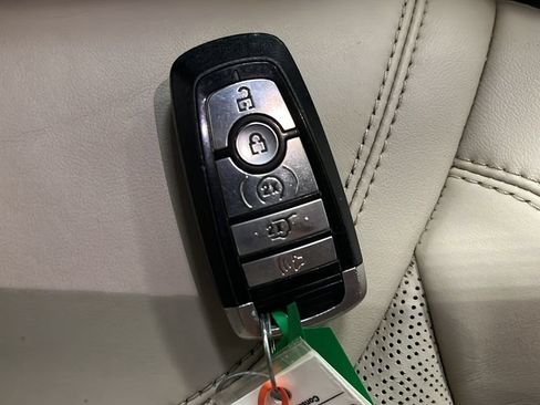 Used 2020 Ford Explorer Platinum w/ Premium Technology Package AWD/4WD image 21