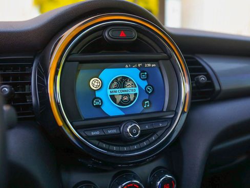 Used 2019 MINI Cooper 2-Door Hardtop image 11