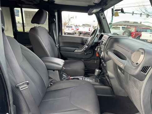 Used 2016 Jeep Wrangler Unlimited Sport w/ Connectivity Group image 32