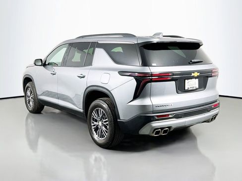 Used 2025 Chevrolet Traverse LT image 7
