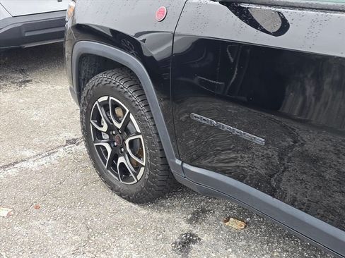 Used 2025 Jeep Compass Trailhawk w/ Trailhawk Elite Group AWD/4WD image 18