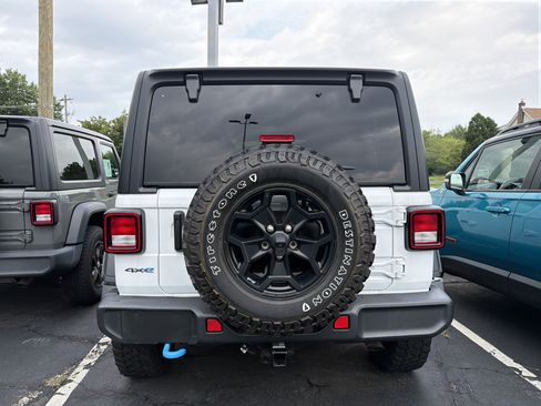 Used 2023 Jeep Wrangler Unlimited w/ Cold Weather Group AWD/4WD image 6