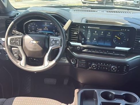 Used 2025 Chevrolet Silverado 1500 LT AWD/4WD image 26