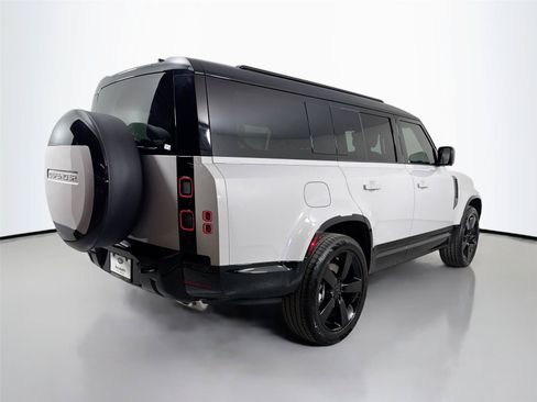 New 2026 Land Rover Defender 130 X-Dynamic SE AWD/4WD image 5