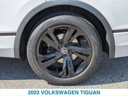 Used 2023 Volkswagen Tiguan SE R-Line image 11