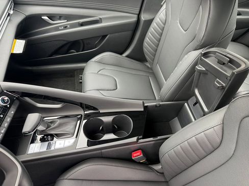 New 2026 Hyundai Elantra Limited FWD image 33