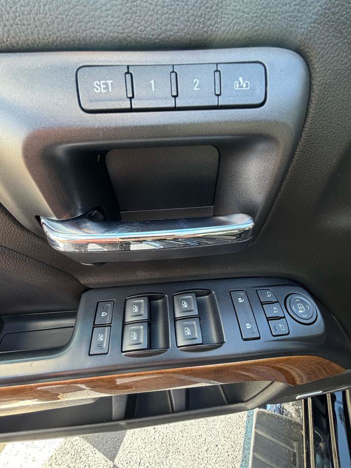 Used 2018 Chevrolet Silverado 1500 LTZ w/ LTZ Plus Package AWD/4WD image 10