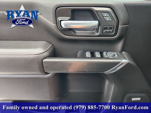 Used 2022 GMC Sierra 2500 AT4 w/ AT4 Premium Plus Package AWD/4WD image 16