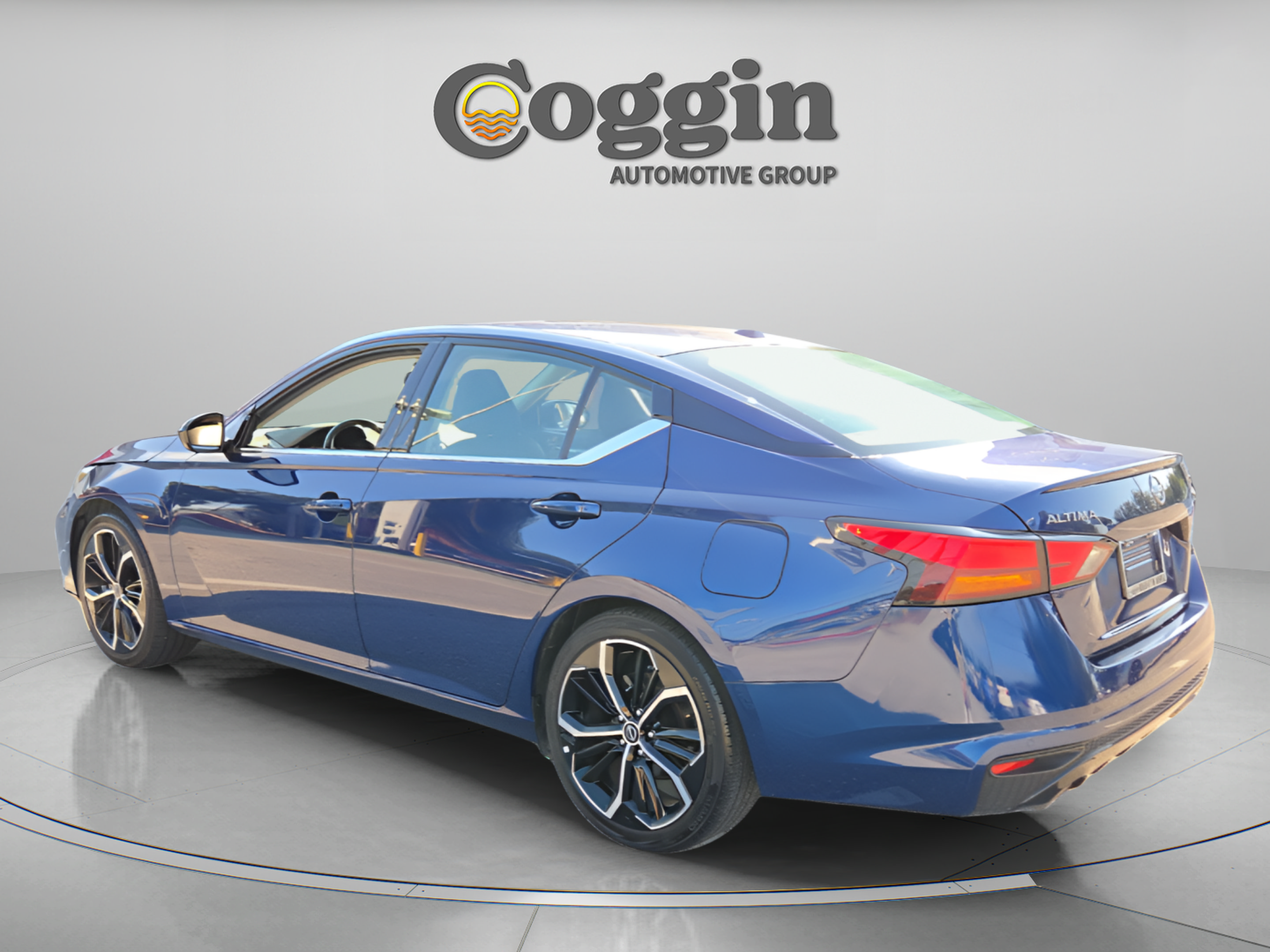 Used 2024 Nissan Altima 2.5 SR FWD image 3