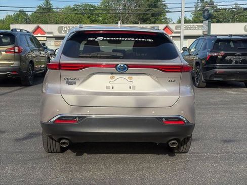 Certified 2023 Toyota Venza XLE AWD/4WD image 4