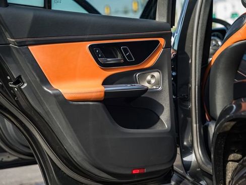 Used 2025 Mercedes-Benz GLC 350e 4MATIC image 36