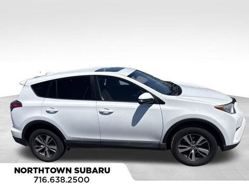 Used 2018 Toyota RAV4 XLE AWD/4WD image 2