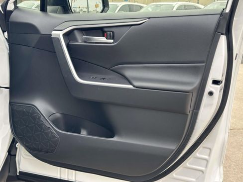 Used 2024 Toyota RAV4 XLE w/ Convenience Package image 8