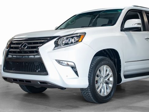 Used 2017 Lexus GX 460 Premium w/ Premium Package image 10