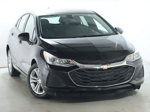Used 2019 Chevrolet Cruze LS w/ LS Convenience Package image 2