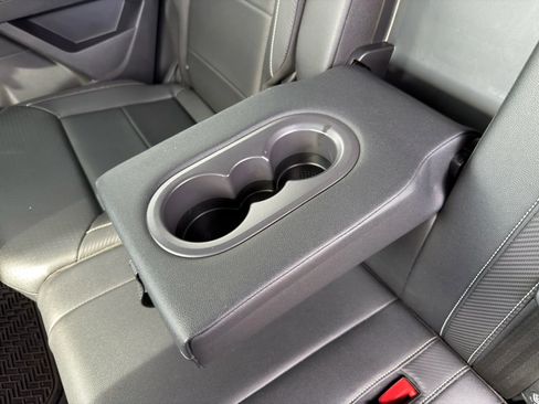 Used 2021 Volkswagen Atlas Cross Sport SE w/ Panoramic Sunroof Package image 16