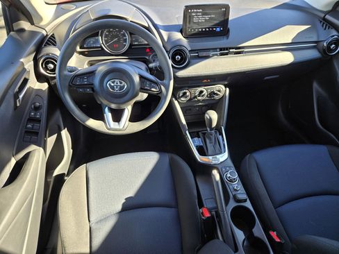 Used 2020 Toyota Yaris LE image 10