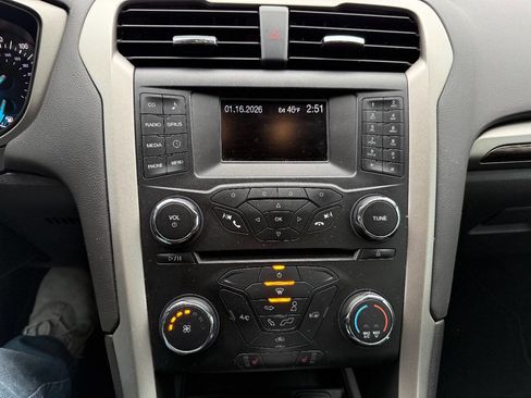 Used 2014 Ford Fusion SE w/ Equipment Group 202A image 17