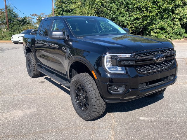 Used 2026 Ford Ranger XLT w/ Black Appearance Package AWD/4WD image 3