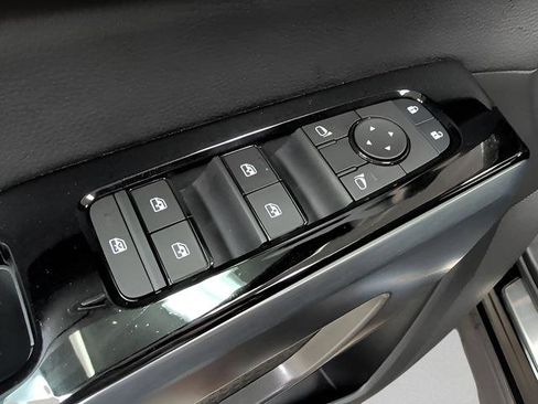 Used 2025 Nissan Pathfinder SL w/ Lighting Package (N92) AWD/4WD image 11