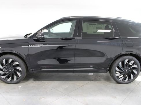 New 2026 Lincoln Nautilus Reserve image 5