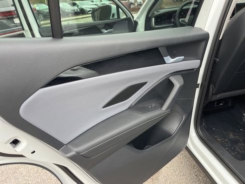 New 2026 Volkswagen Tiguan SE image 11