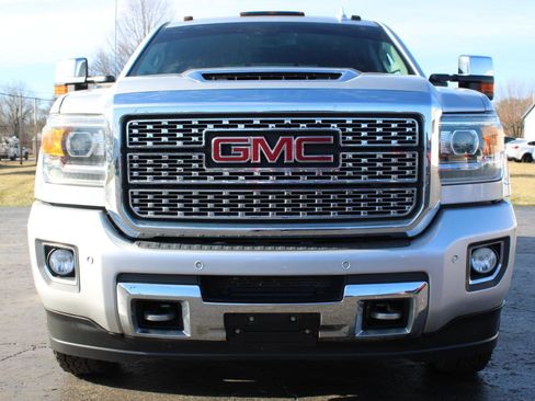 Used 2019 GMC Sierra 3500 Denali w/ Duramax Plus Package image 2