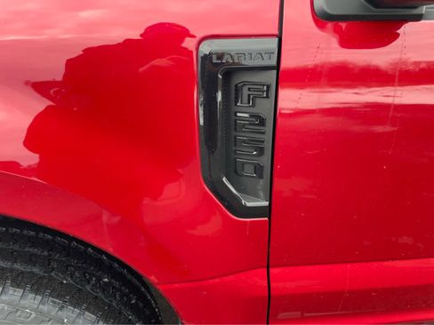 Used 2022 Ford F250 Lariat w/ Black Appearance Package image 10