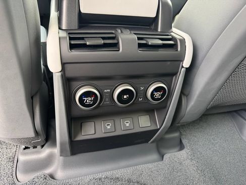 Used 2025 Land Rover Defender 110 V8 AWD/4WD image 9