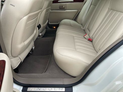 Used 2003 Lincoln Town Car Executive RWD image 33