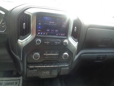 Used 2022 Chevrolet Silverado 2500 LT AWD/4WD image 15