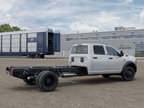New 2026 RAM 5500 Tradesman AWD/4WD image 4