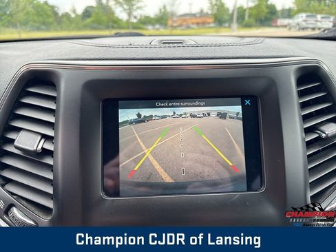 Used 2019 Jeep Cherokee Latitude w/ Cold Weather Group image 33