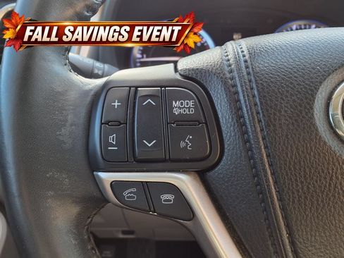 Used 2014 Toyota Highlander XLE FWD image 19