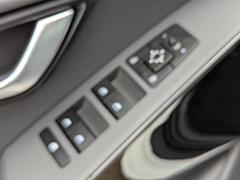New 2026 Kia Niro Wind FWD image 20