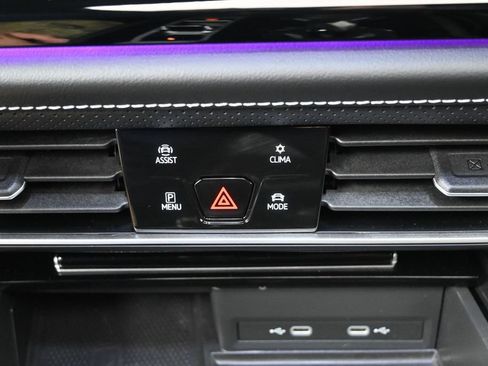 Used 2024 Volkswagen Atlas Cross Sport SEL R-Line AWD/4WD image 21