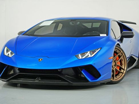Used 2018 Lamborghini Huracan Performante image 2