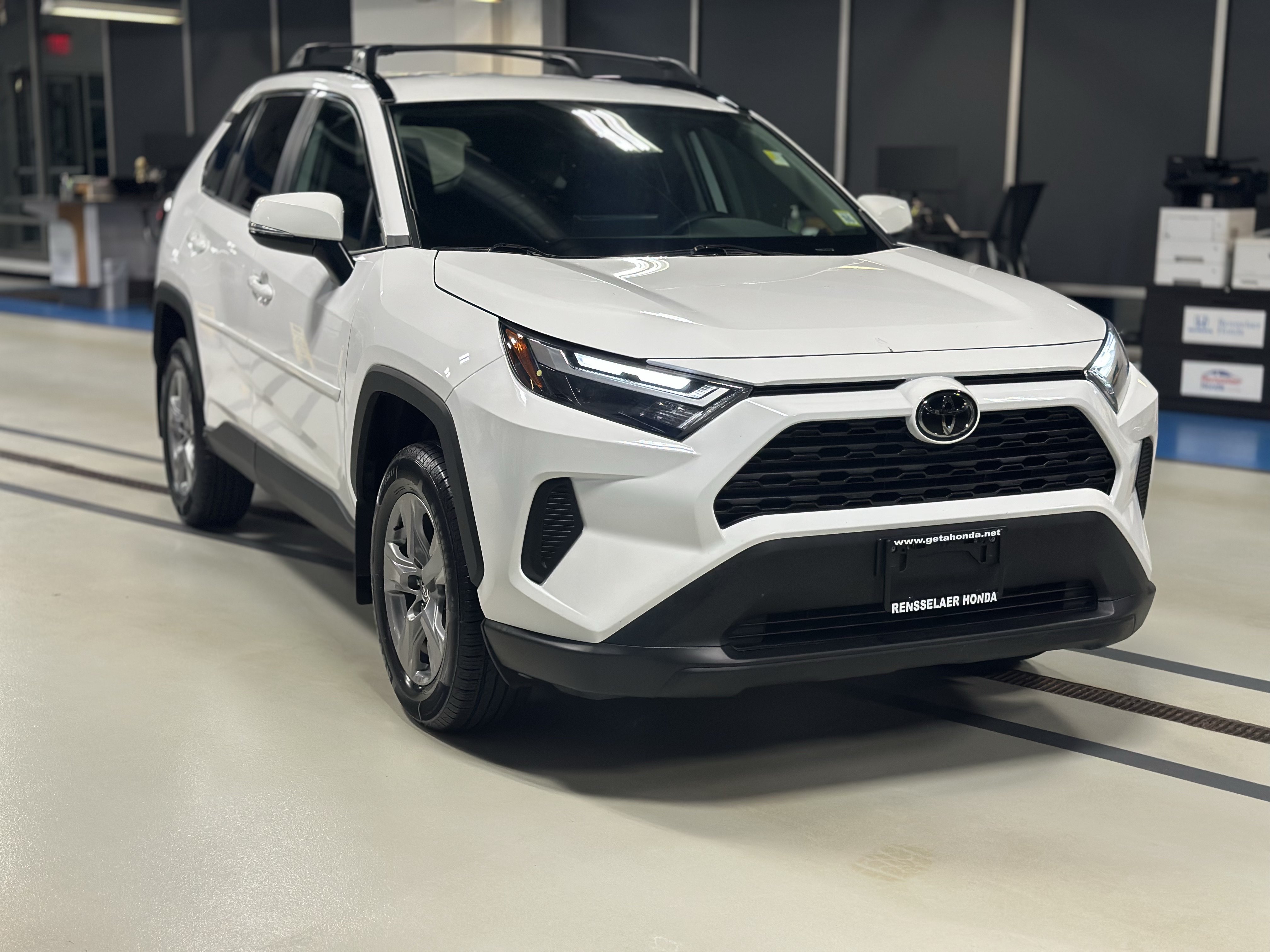 Used 2024 Toyota RAV4 XLE AWD/4WD image 4