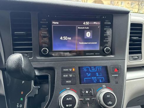 Used 2019 Toyota Sienna LE image 25