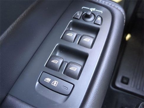 Certified 2023 Volvo XC60 B5 Ultimate w/ Protection Package Premier image 21